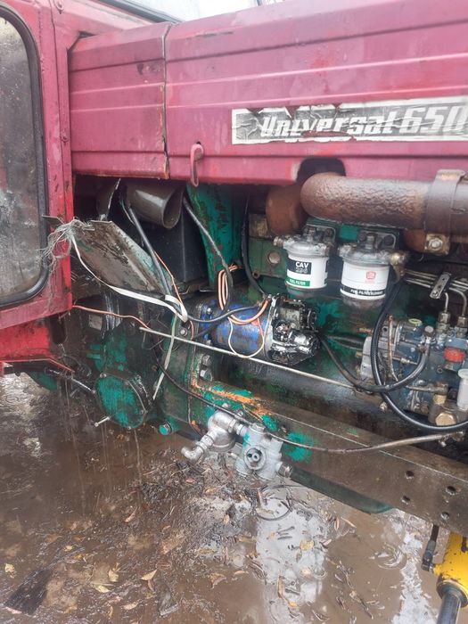 Vând Universal U650