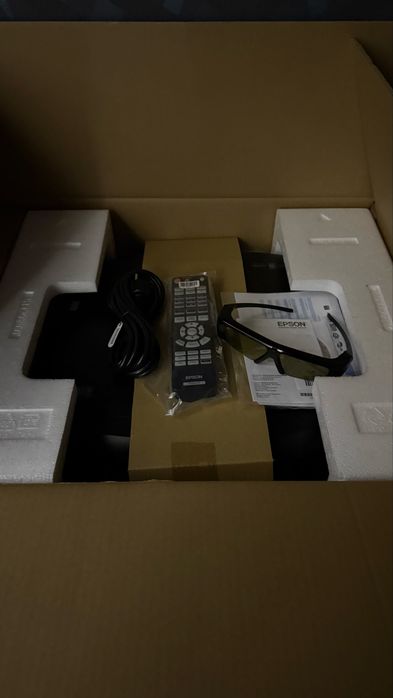 Proiector Epson pentru home cinema 3D Full HD