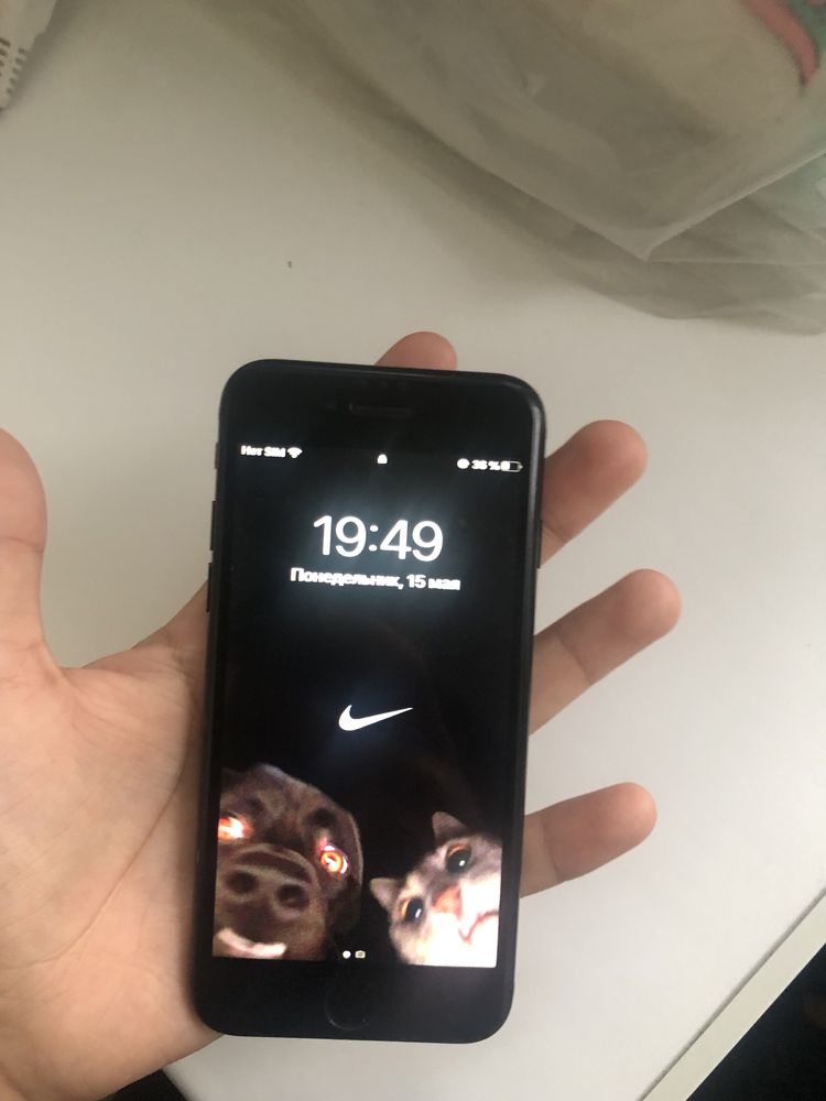 Продам IPhone 7