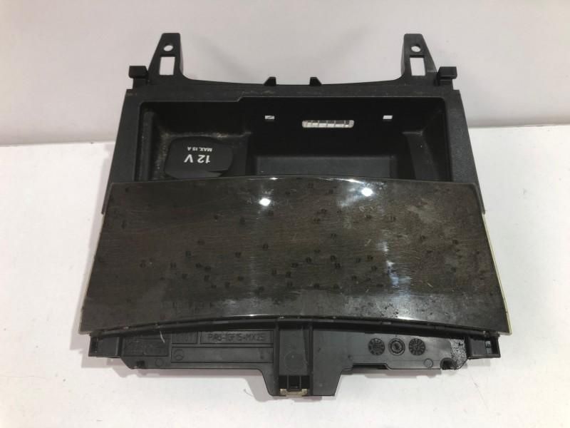 Scrumiera bord Mercedes C-Class (2007->) [W204] a2046801350