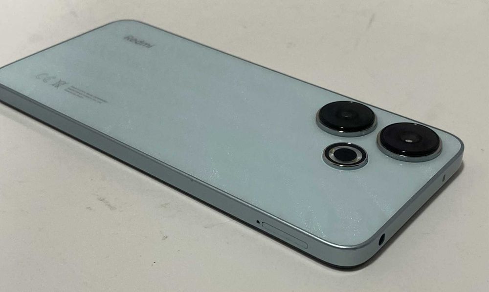 Продавам Redmi 13 128GB 6GB RAM