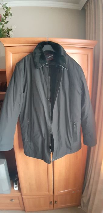 Продам хорошою,качествиную, куртку ,мужскую зимнюю! 56 размер.новая.