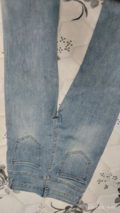 Ayollar oyoq kiyimi va shimi