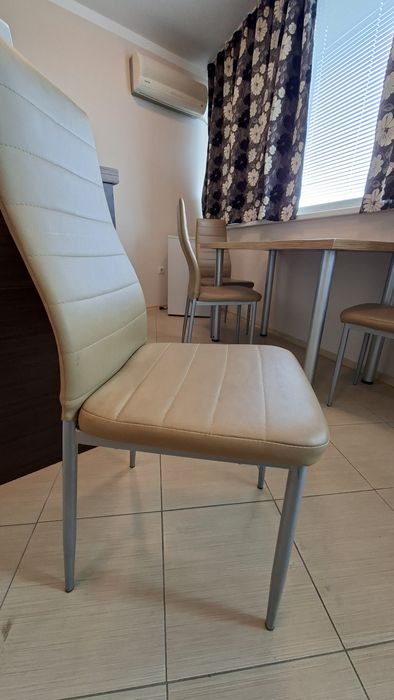 Масичка за хранене + 4 стола -eко кожа