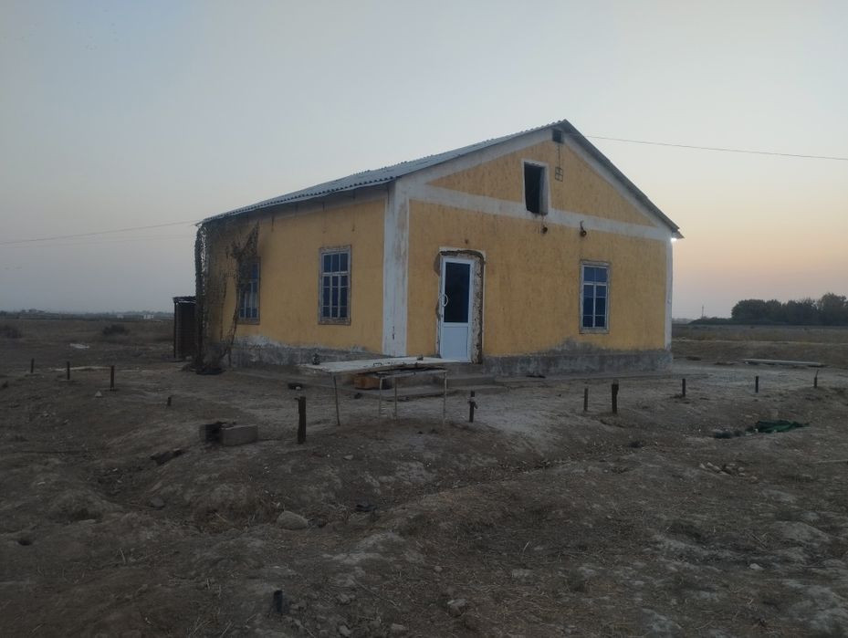 Uy sotiladi.Nishon tumani magistral kanali oldida