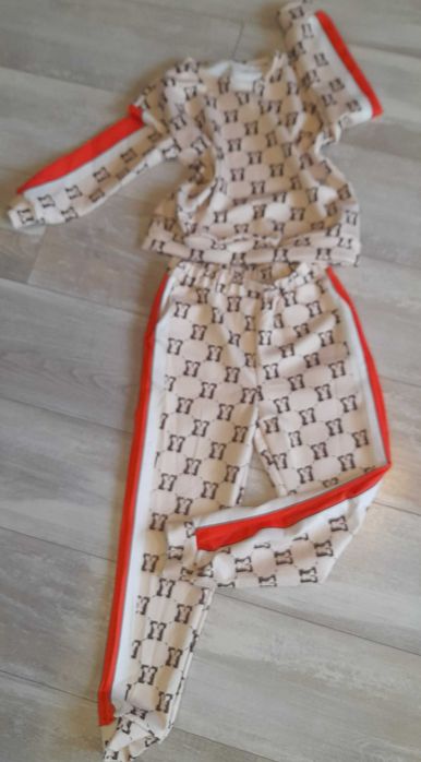 Ефектен екип за момиче