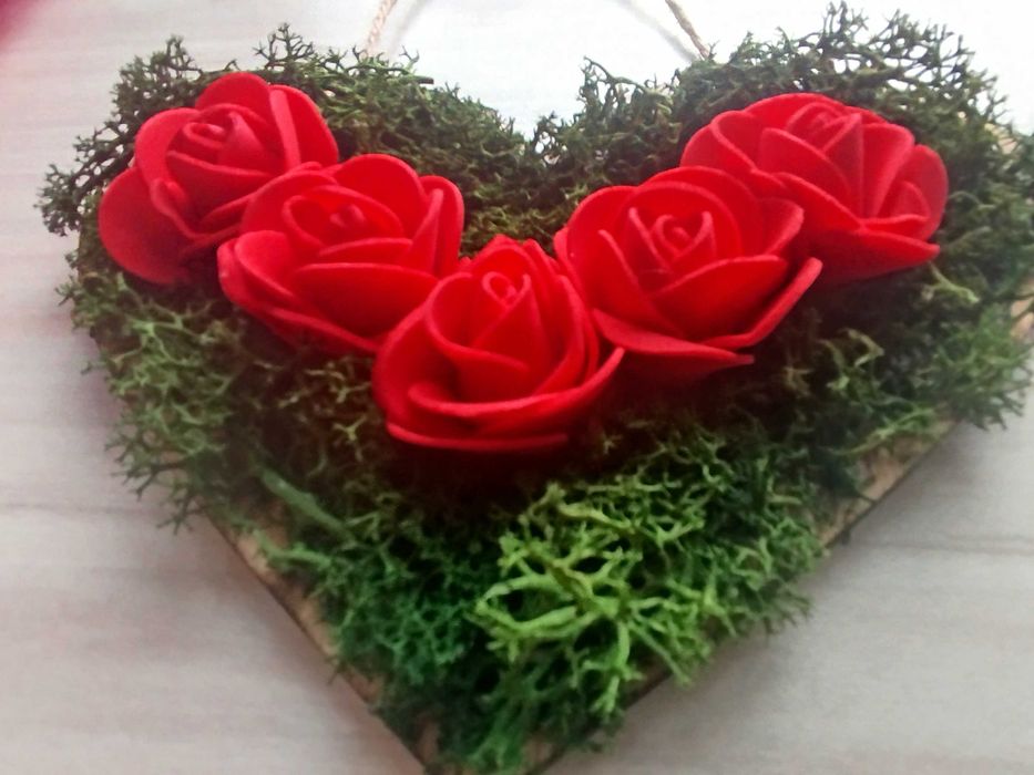 Сърце с рози и мъх