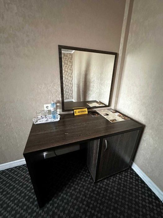 Стол с зеркалом 120х60