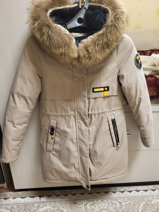 продам зимнию куртку на девочку