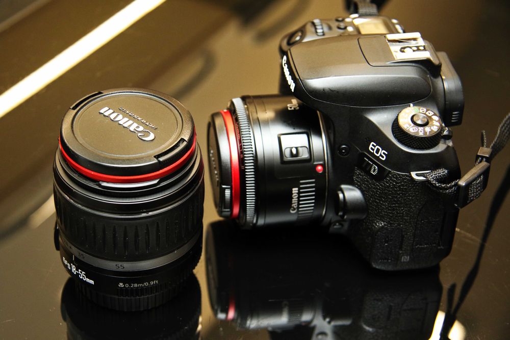 Body Canon 77D+2 obiective+blit