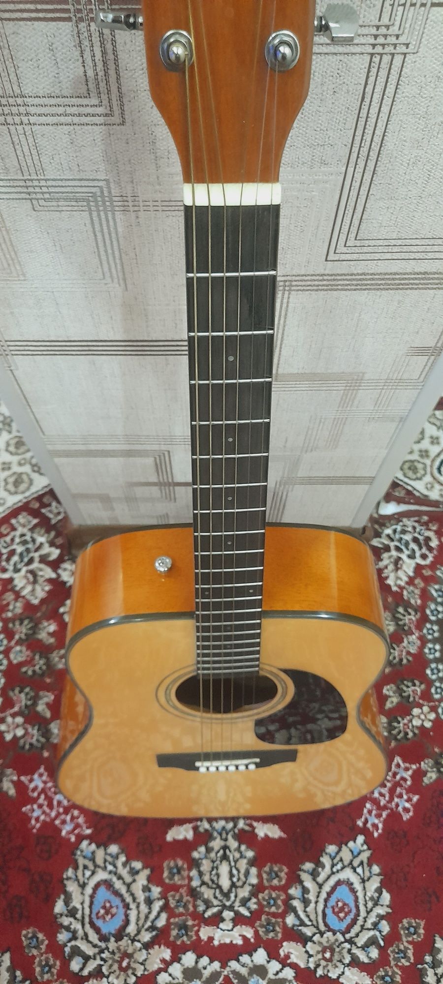 Gitara holati zo'r fender kompaniyasining arginal cd60 gitarari