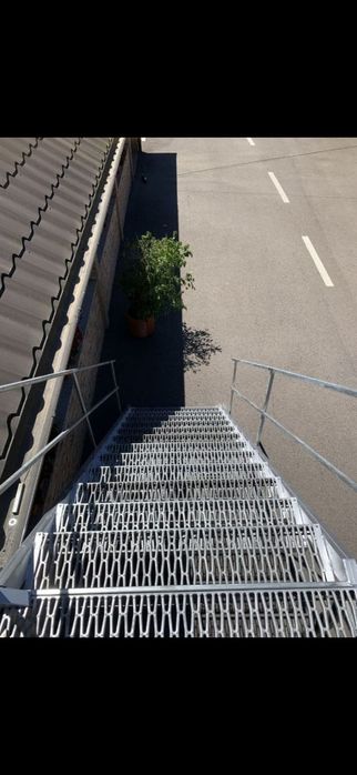 Vând scări zincate