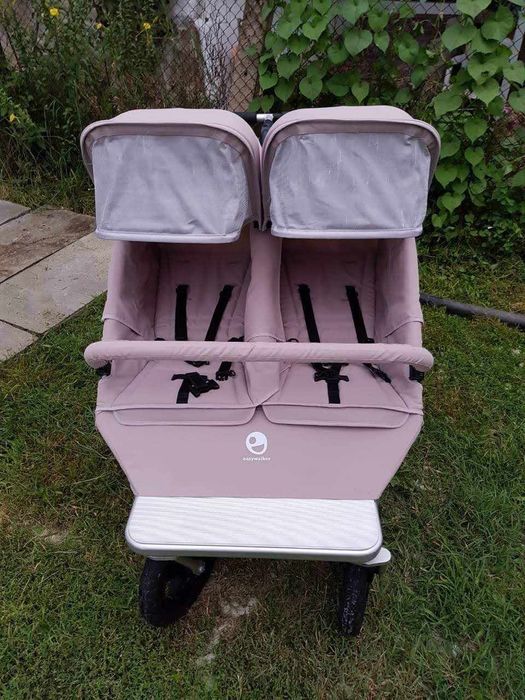 Количка за близнаци