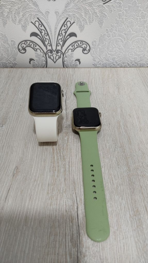 smart watch   продаем работает 2 штука каждый штук 90 000