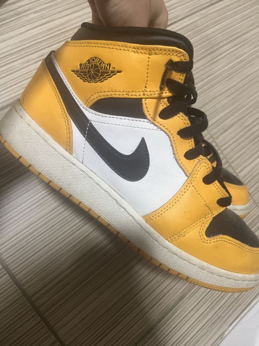 Jordan 1 mid Taxi