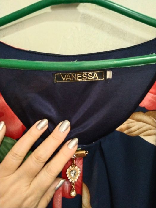 Нарядное яркое платье