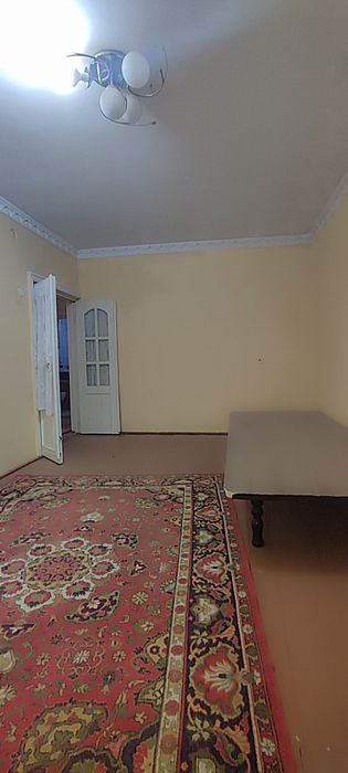 Карши 4-мкр 3 хонали 1-этаж урта катор гиштли полли уй 80 кв катта бал