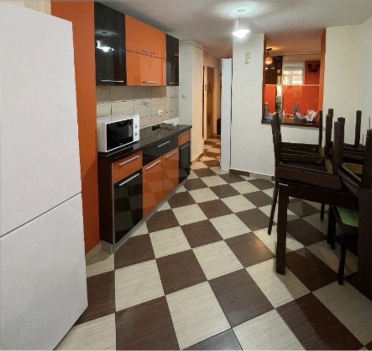 Închiriez apartament