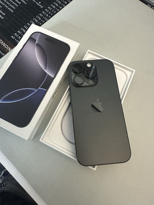 iPhone 16 Pro 128GB, impecabil, full box, garanție până în 2026