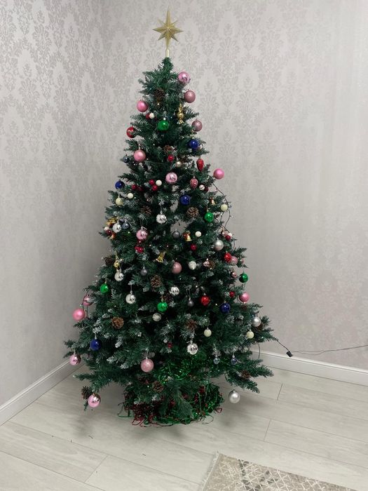 Продается елка с игрушками. Высота 2метра