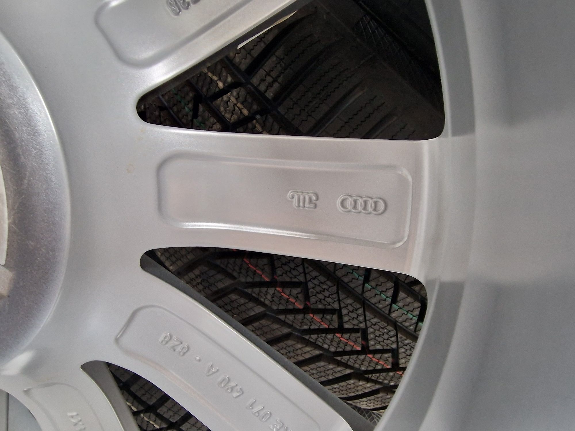 Джанти със зимни гуми за Audi E-Tron: E-9.OJx20H2ET38