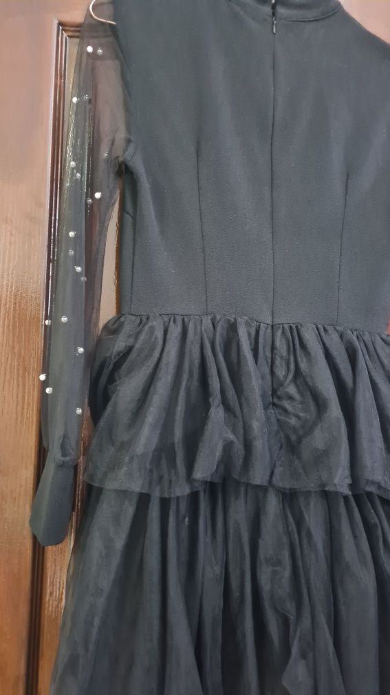 Rochie neagra evenimente