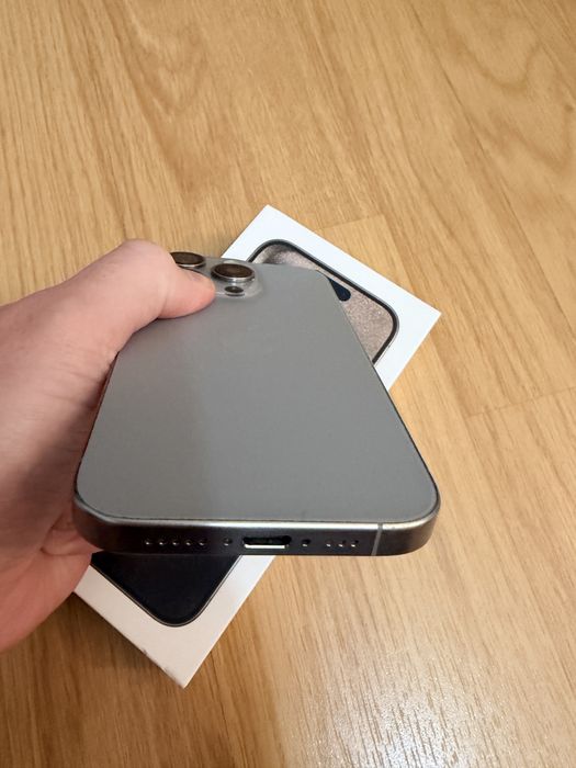 Iphone 15 pro la cutie impecabil