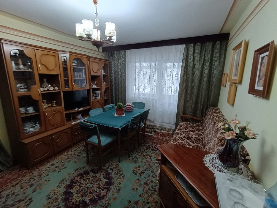 Apartament 3 camere semidecomandat, zona Capătul lui 1