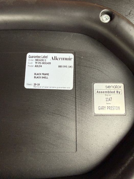 Бар стол Allermuir Axyl High Stool – дизайнерски модел