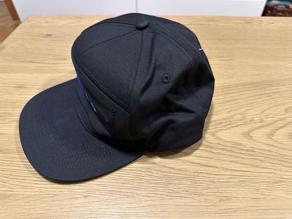 Шапка с дисплей за партита