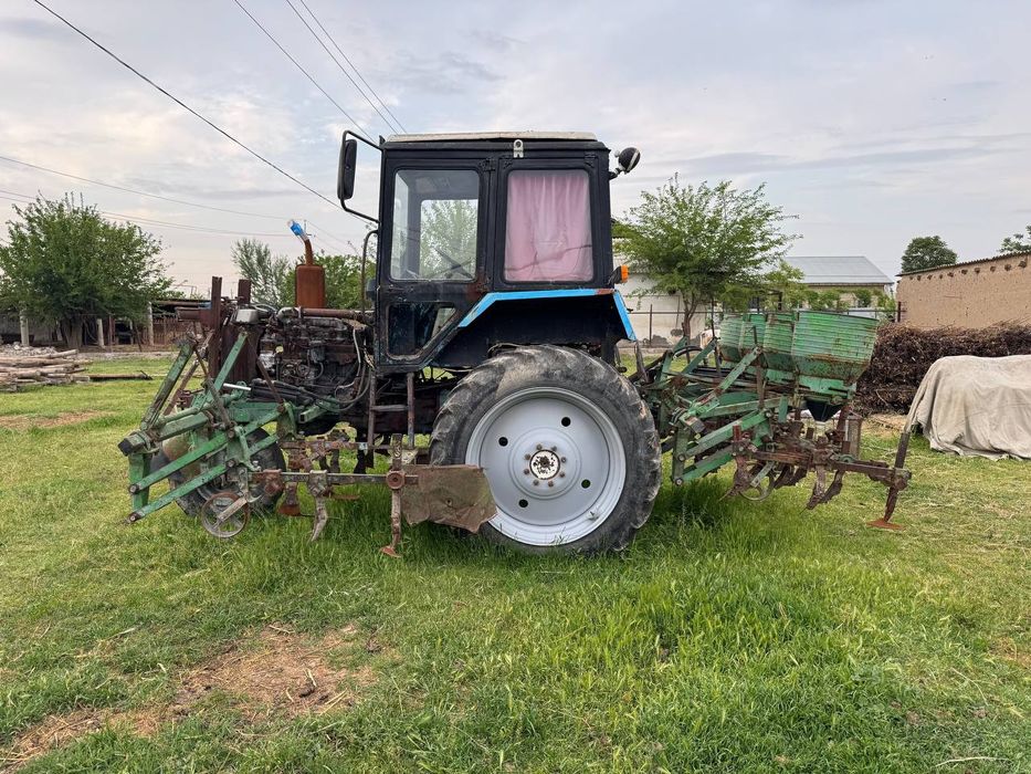 Traktor sotiladi 1998 yil kultivatsyasi bilan kapoti ham bor ishga