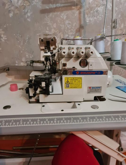 Продаётся промышленный оверлок