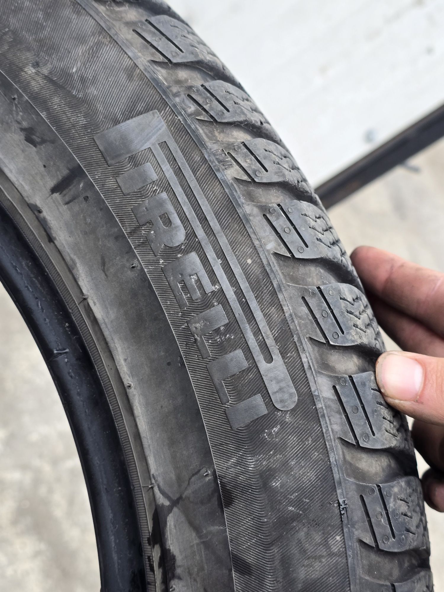 2 Броя 215/55/17 Pirelli 6mm