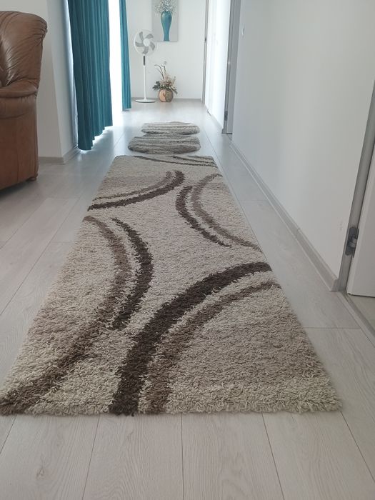 Vand  covor cu doua carpete in stare foarte buna