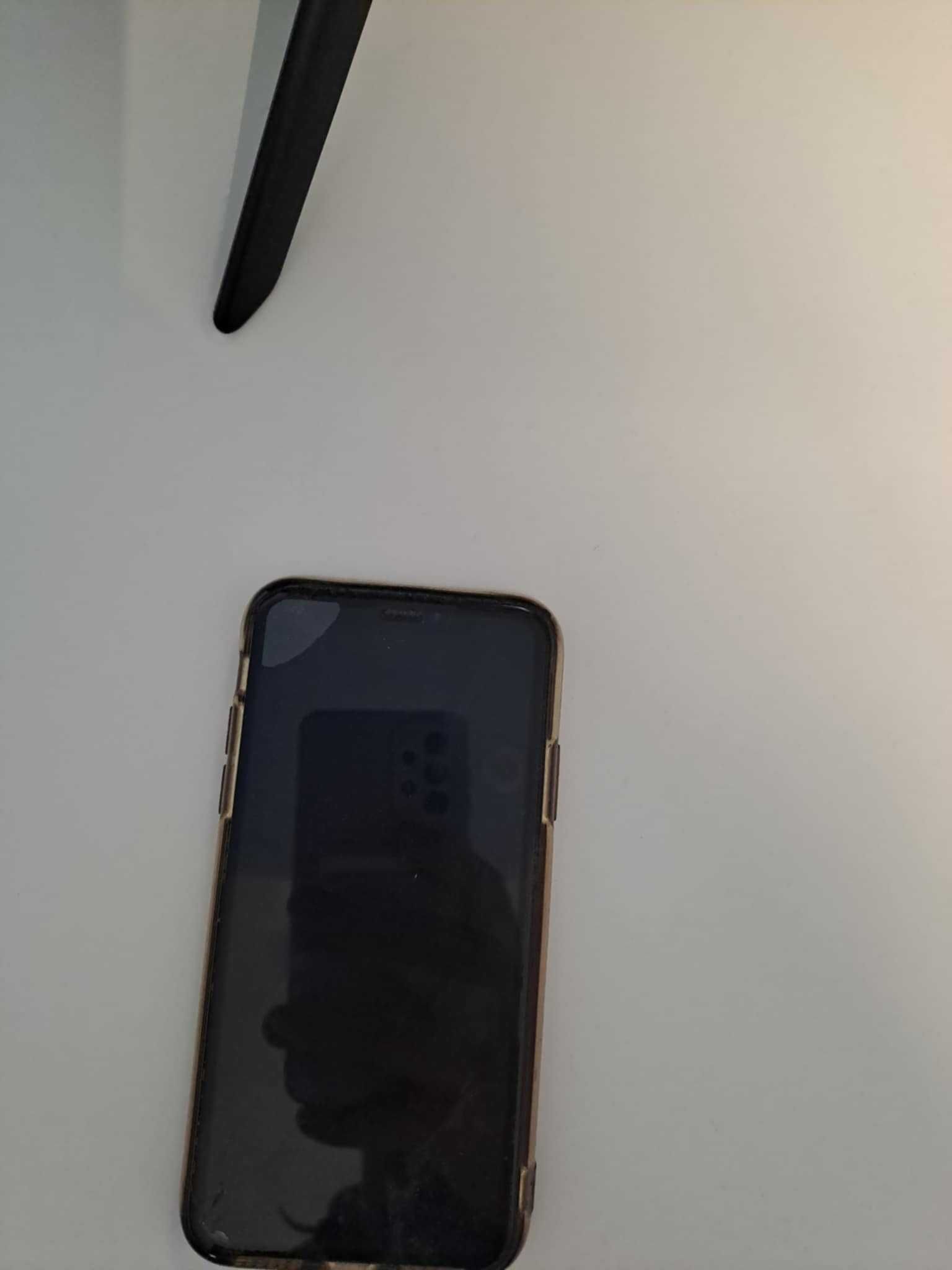 Iphone XS 64 GB с оригинално зарядно