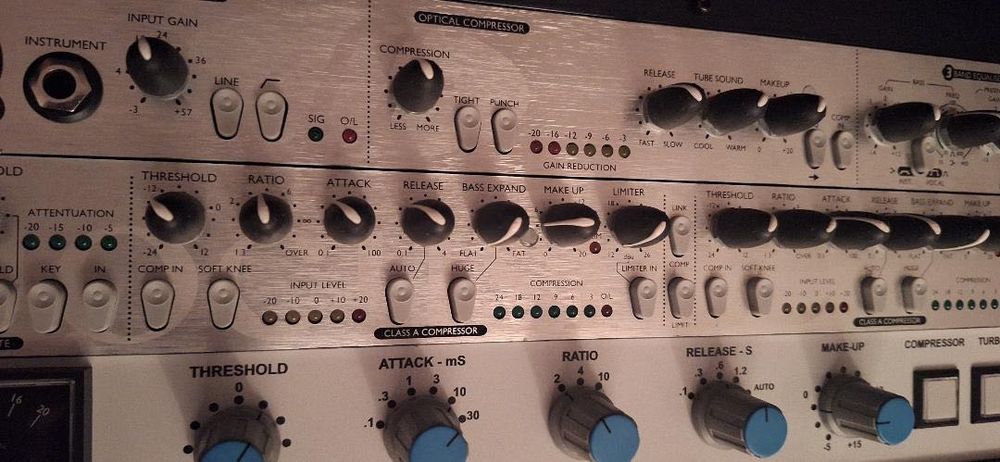 Focusrite compounder - стерео компресор