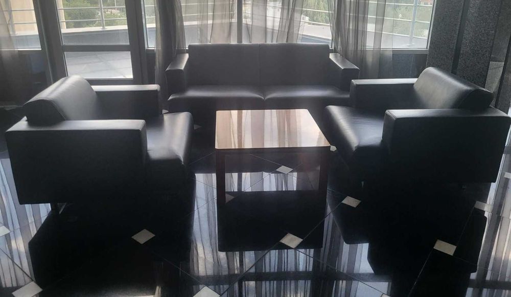 Мягкая кожаная офисная мебель