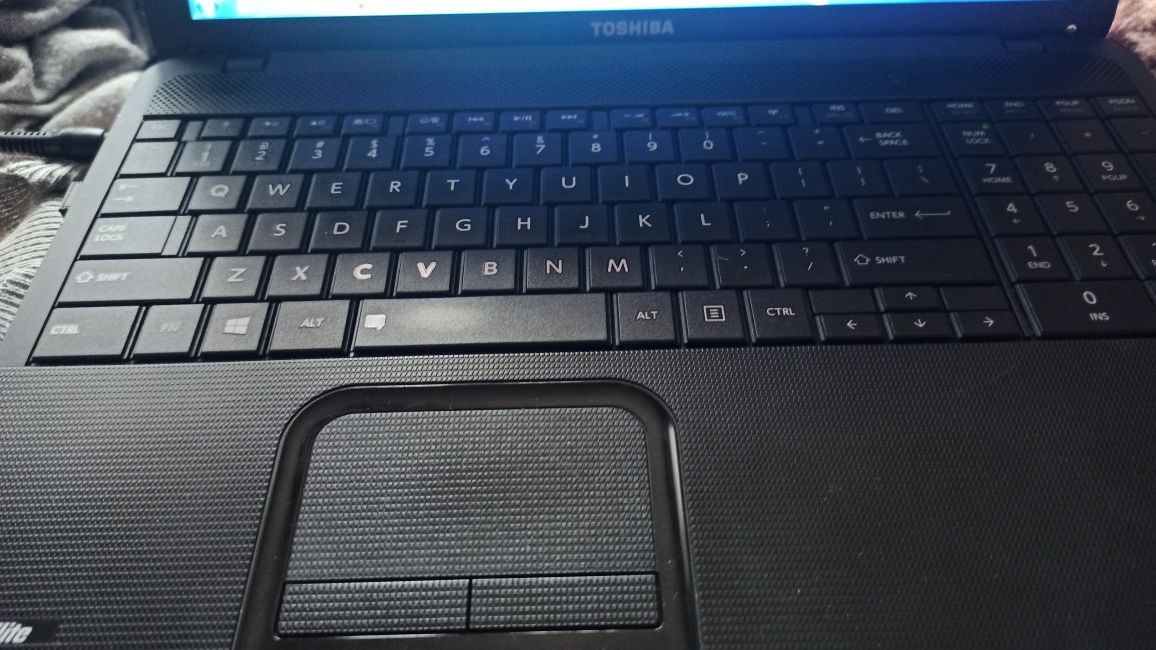 Лаптоп Toshiba Satellite C855D-S5340