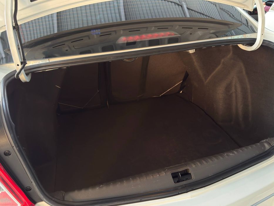 Продаю Машину первоначальный ценой 2500$ кобалт