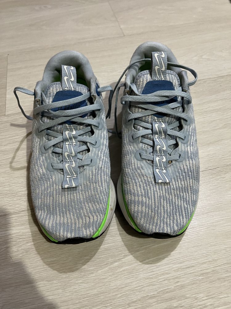 Маратонки nike .