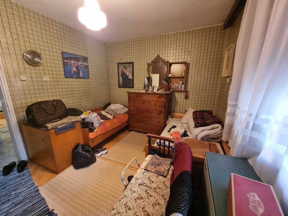 Продава се Тристаен апартамент в Благоевград, Идеален център - 97 кв.м за 1372 €/кв.м - Снимка #2