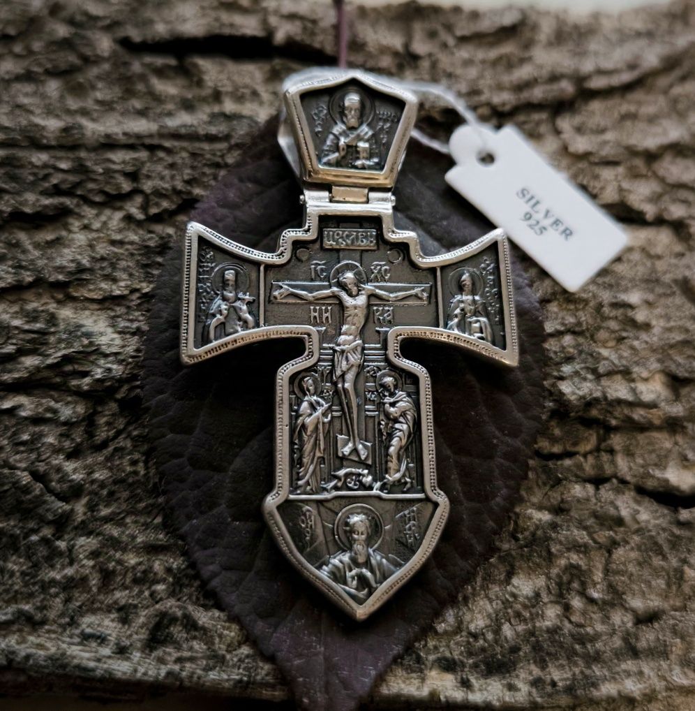 Сребърен кръст с две лица