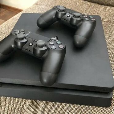 Продам Ps4 в отличном состоянии
