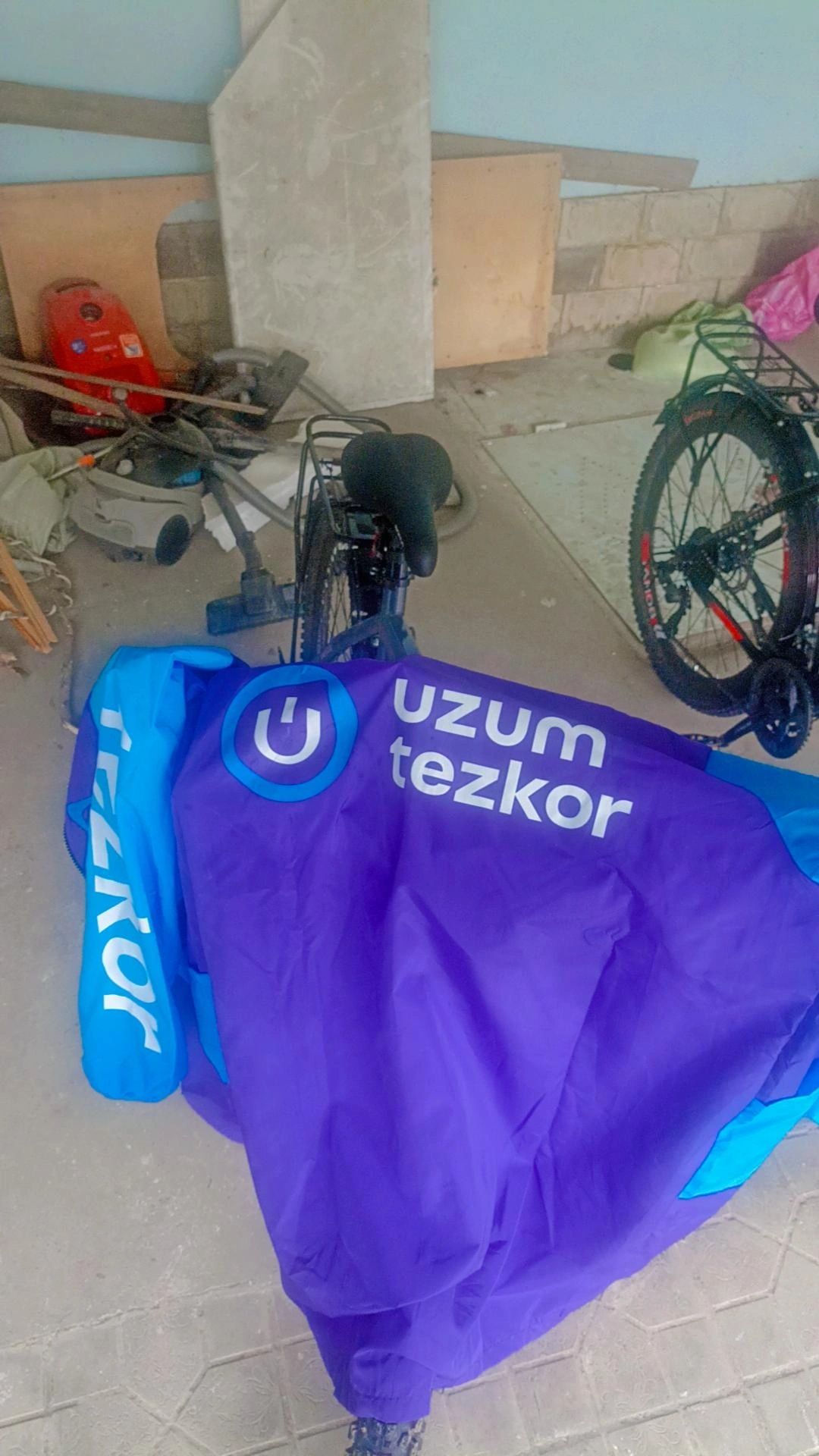 Velik sotiladi dastafchiklar uchun juda qulay uzum market plashi bn