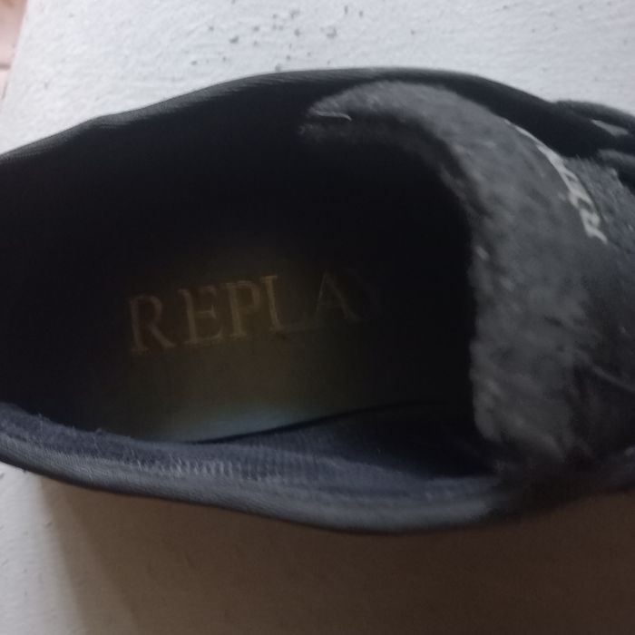 Vând adidasi Replay