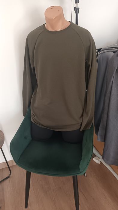 Vand 2 bluze pt barbati
