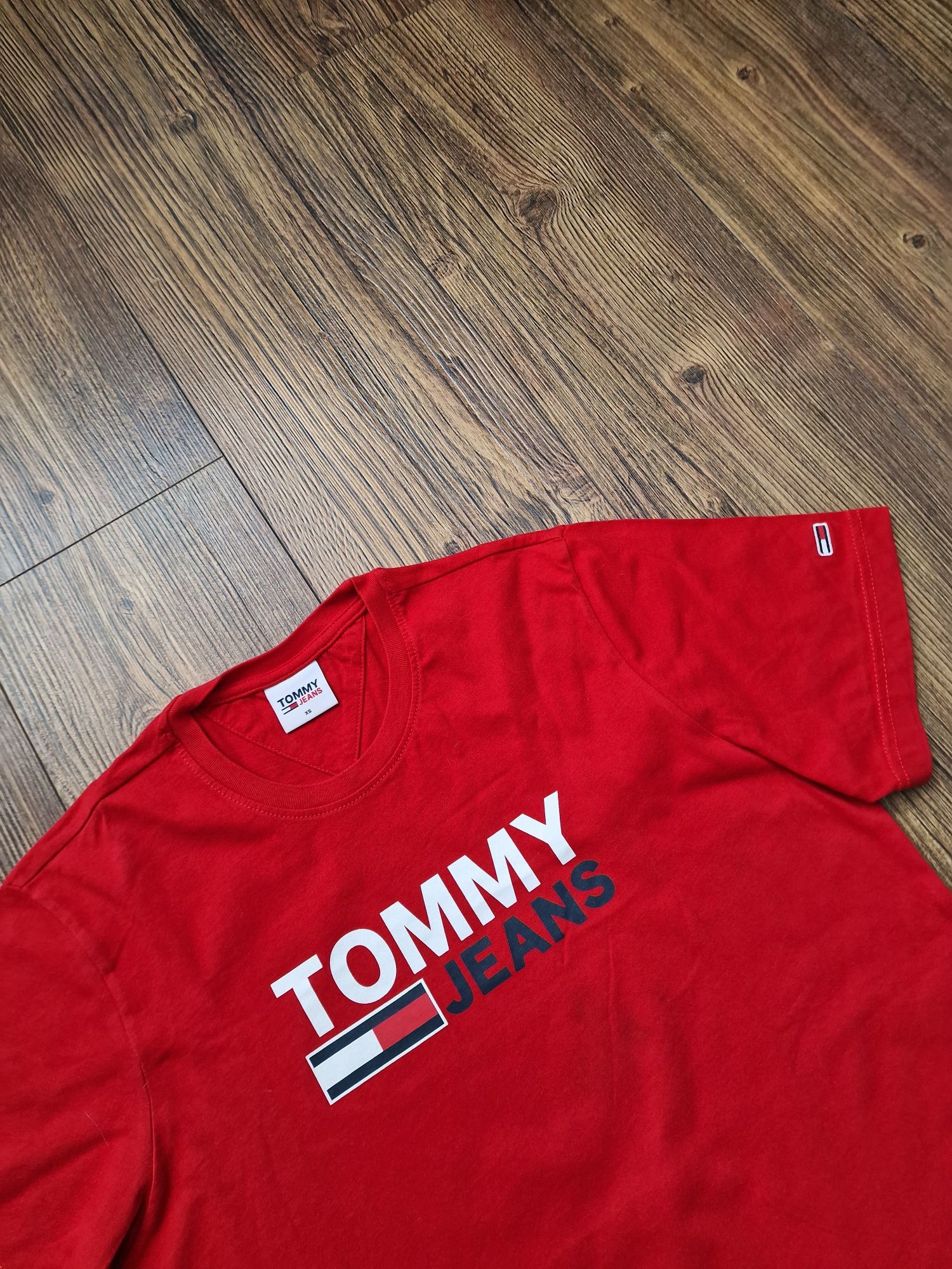 Страхотна мъжка тениска TOMMY HILFIGER размер XS