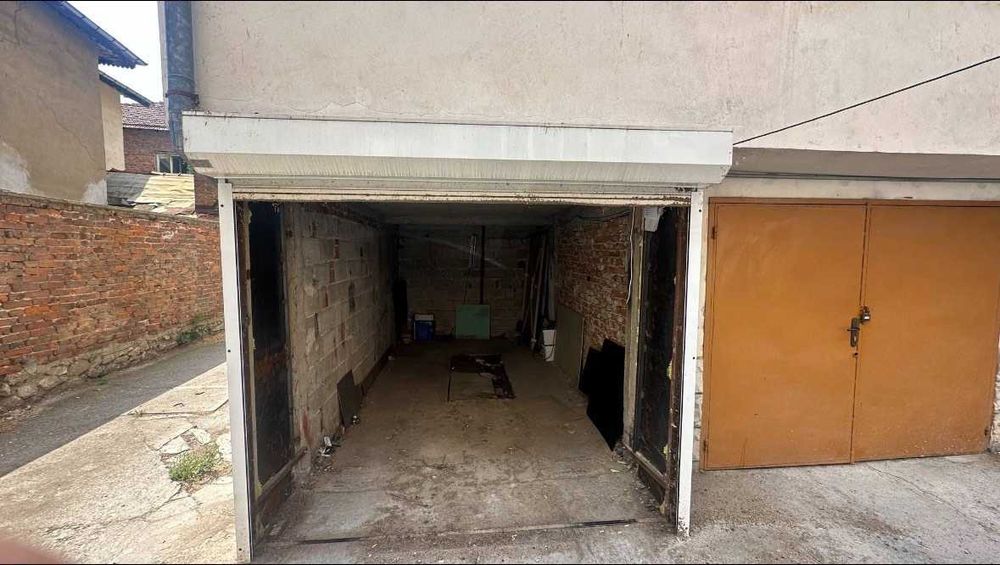 Тристаен апартамент в Центъра на Пазарджик + Паркомясто