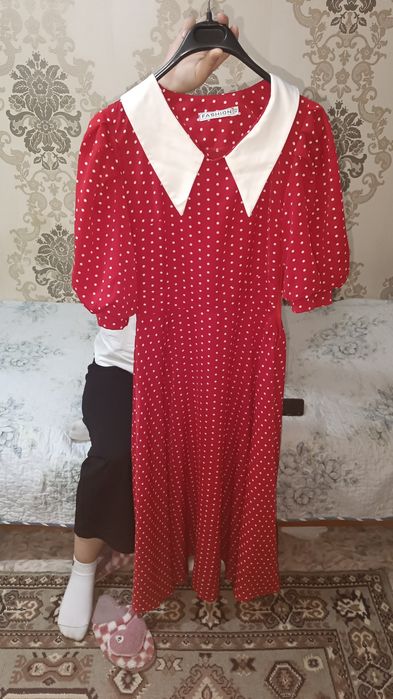 Женское платье осень-весна атласовые состояние хороший