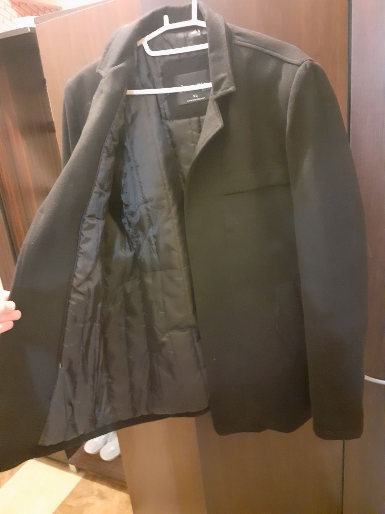 Продавам мъжко палто